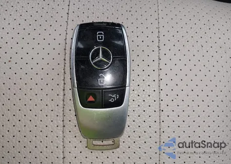 2017 Mercedes-Benz E 300 4Matic z USA, uszkodzony, nr VIN WDDZF4KB6HA114771